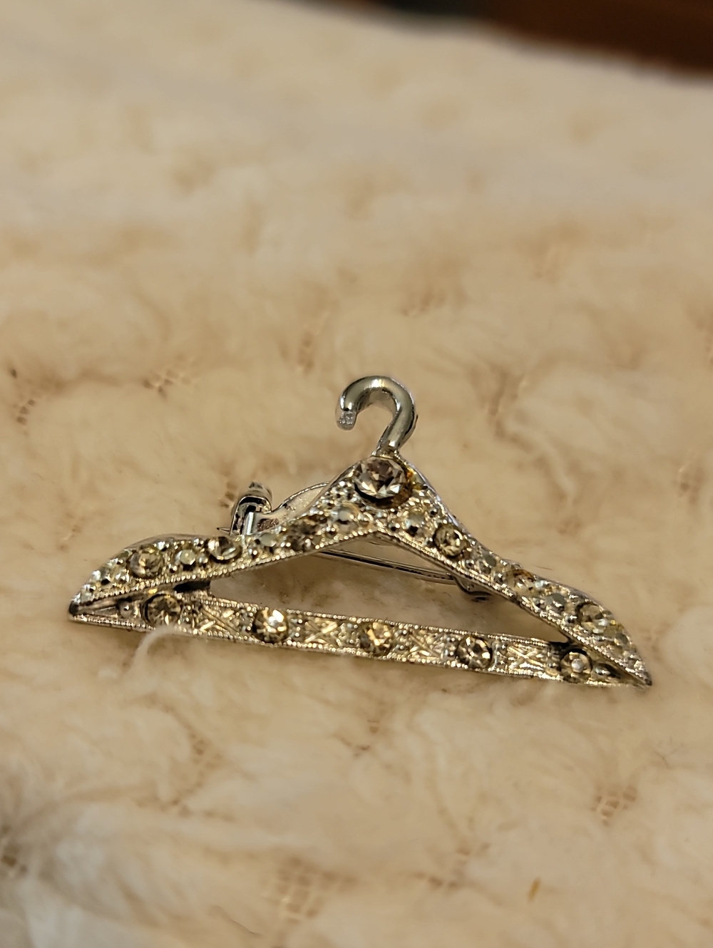 Silver Toned, Crystal Hanger Brooch (48)